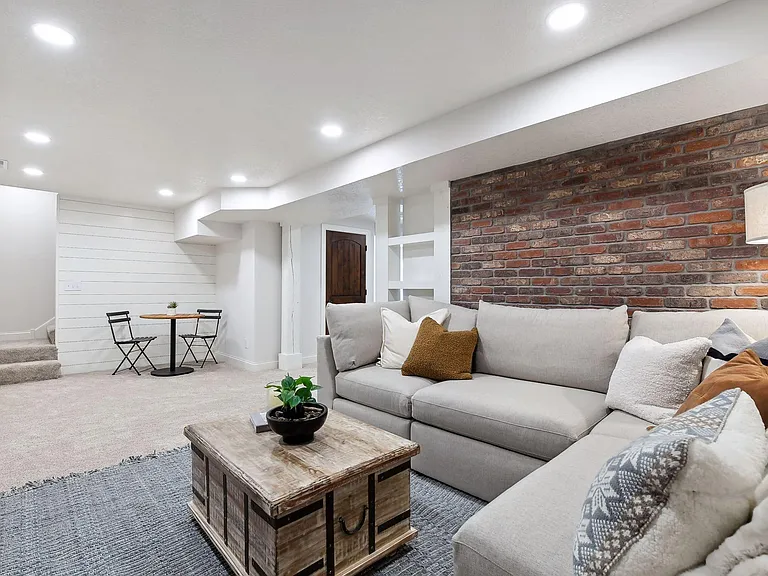 Bayview Pl — Photo 12