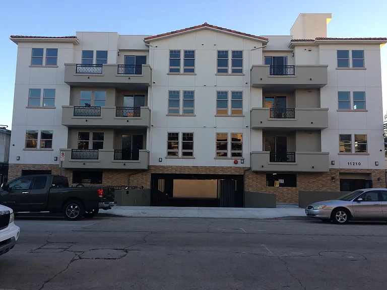 11210 Peach Grove St #204 — Photo 31
