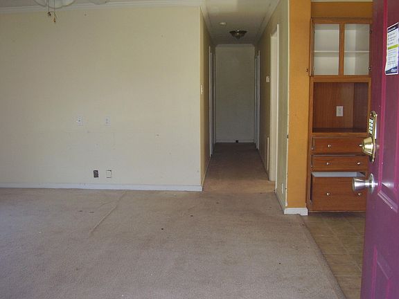 3rd image of 1571 N San Marcos St