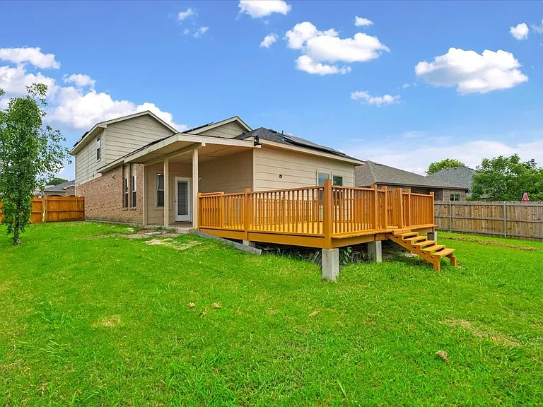 710 Woodcrest Dr — Photo 24