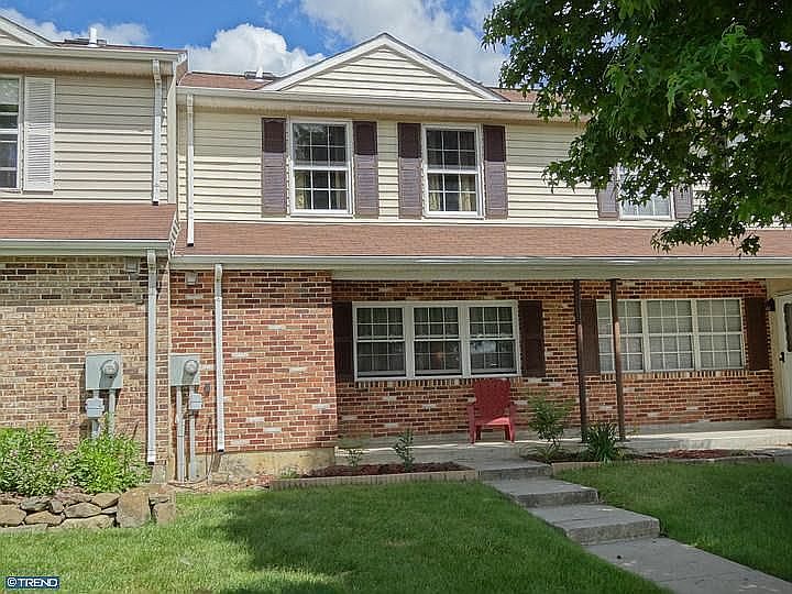 1st image of 610 Lancaster Ct