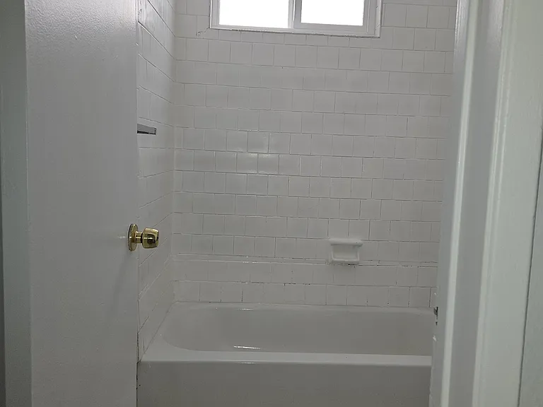 7636 Owensmouth — Photo 9