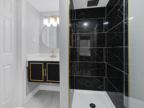 5th image of 6326 Cambridge Glen Ln