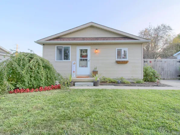 30224 Margo Dr, New Haven, MI 48048