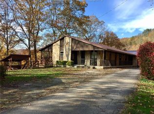128 Blue Creek Rd, Elkview, WV 25071