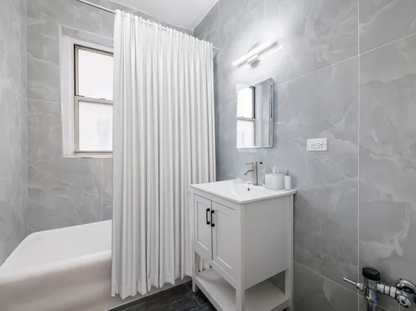 59-11 Queens Boulevard image 5 of 9