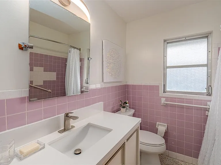 725 S Wilson Ave — Photo 15
