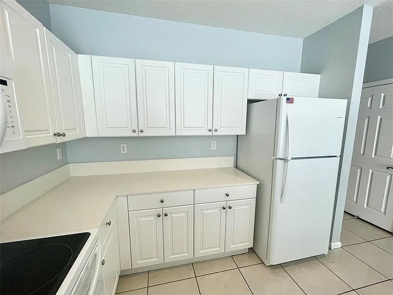 6301 Landings Ter — Photo 2