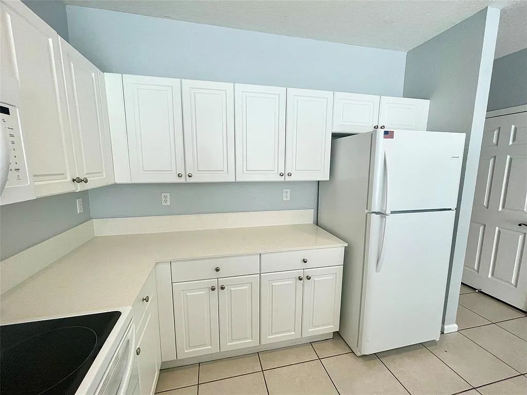 Building Photo - 6301 Landings Ter