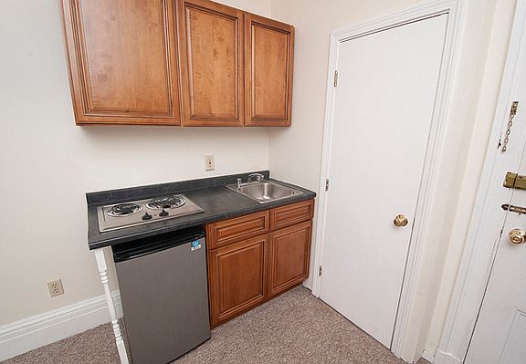 3rd image of 507 Beacon St APT 15
