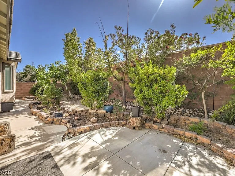 437 Eternity St — Photo 35
