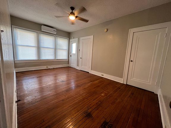 3rd image of 1601 W Woodlawn Ave #3