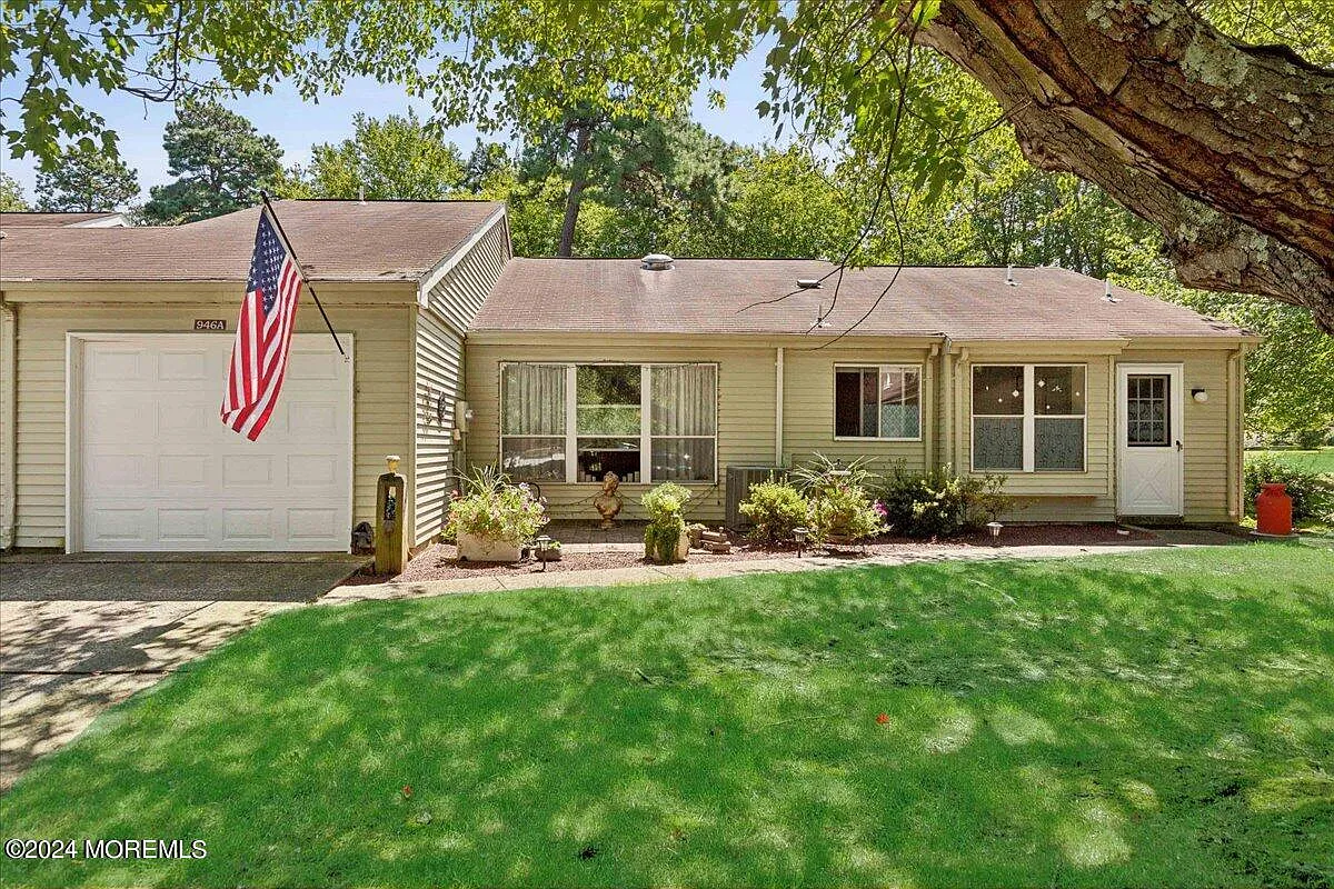946 Liverpool Circle #A photo 1