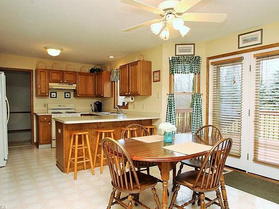 5th image of 784 Lawrence Dr