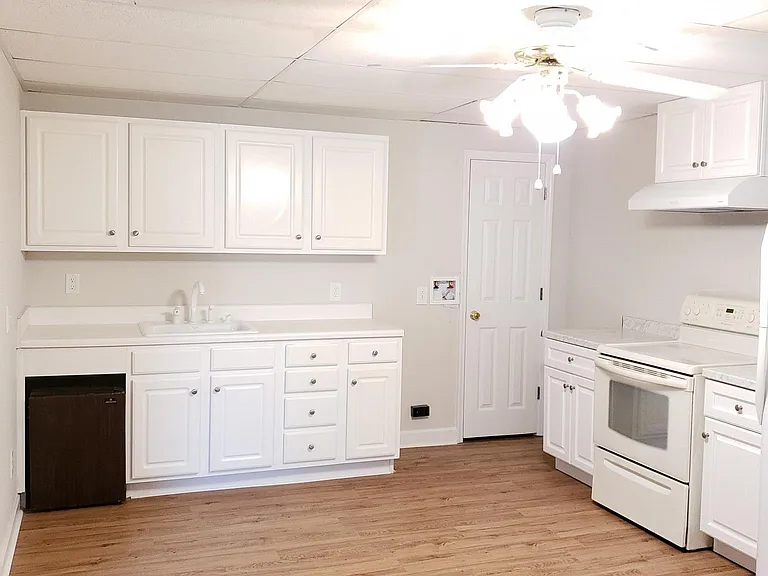 3530 Parkwood Hills Ct #BASEMENT — Photo 7