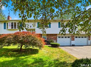 27 Homesteader Ln, West Haven, CT 06516