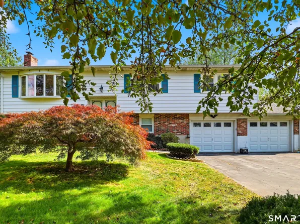 27 Homesteader Lane, West Haven, CT 06516