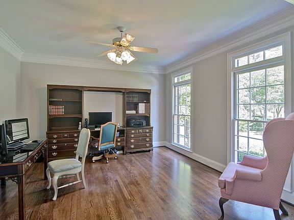 4th image of 1207 Meadowbrook Ln