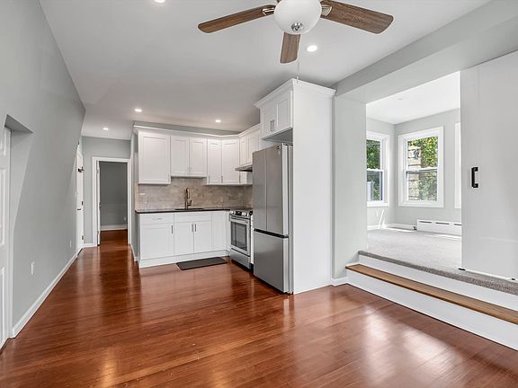 5th image of 33 Central Dr Floor 2