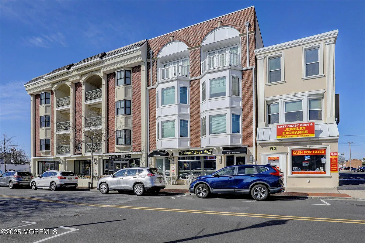 Building Photo - 55 Brighton Ave #3