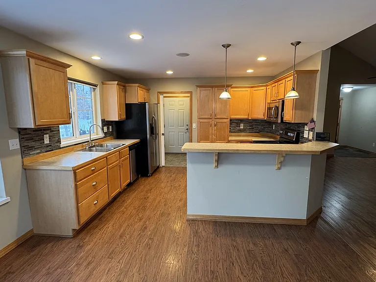 3003 Oliver St — Photo 2