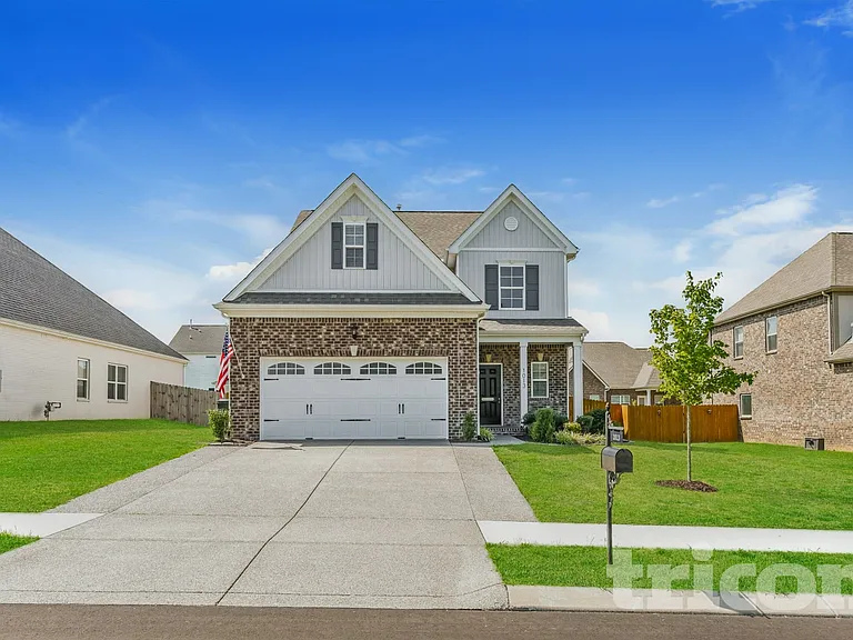 1013 Wickshire Dr — Photo 1