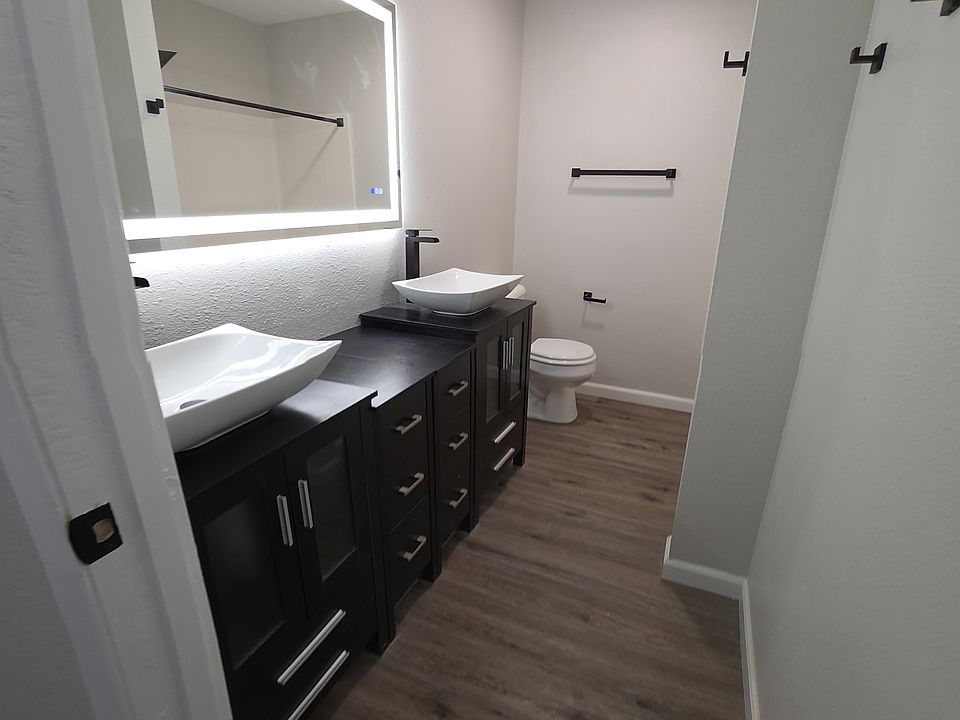 1st image of 428 Stonehaven Dr #14