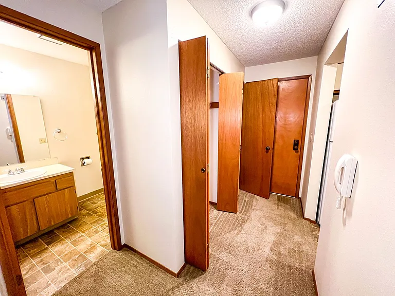 Twin Cedars Apartments — Photo 9