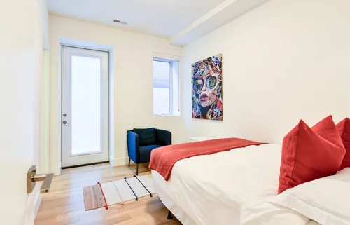 Spacious Bedroom + Private Bathroom // Sunny, Shaw Group Apartment // Private Balcony + Rooftop L... Photo 1