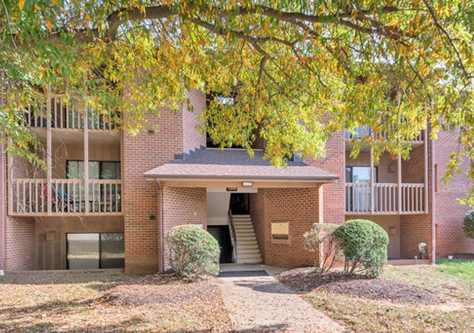 Bright & Spacious 2-Bedroom Condo in Popular Turtle Creek! — Photo 1