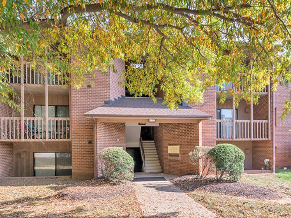 1st image of 128 Turtle Creek Rd APT 9