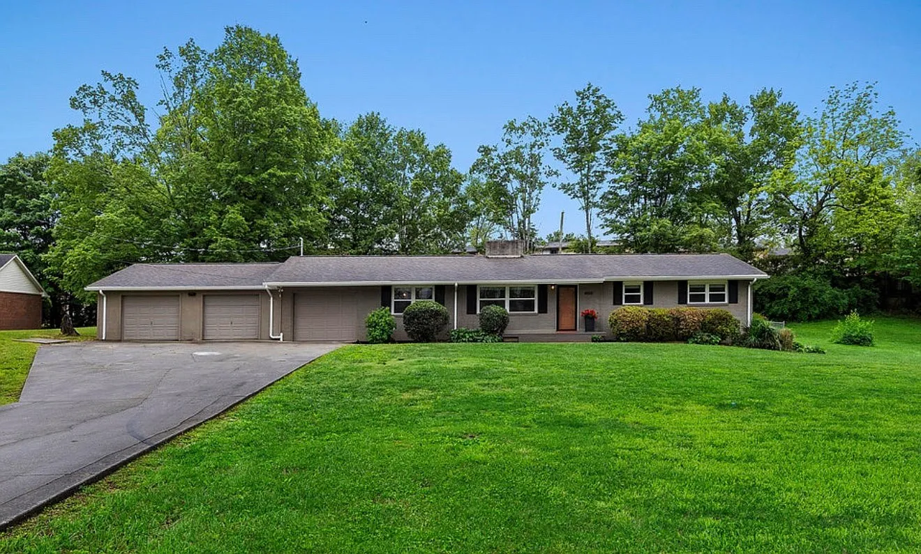 4908 Lonas Dr — Photo 2