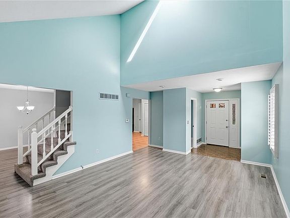 4th image of 10583 Long St