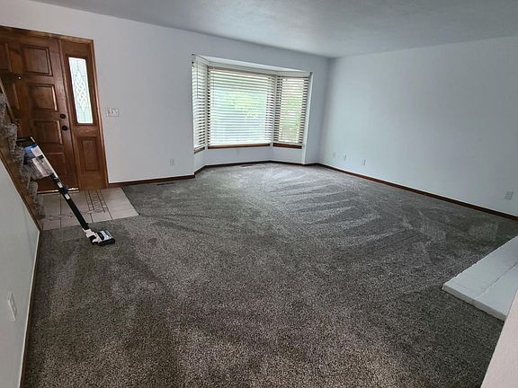 4th image of 7567 S Cove Cir