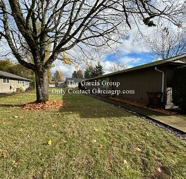 470 SE Vista Ave — Photo 12