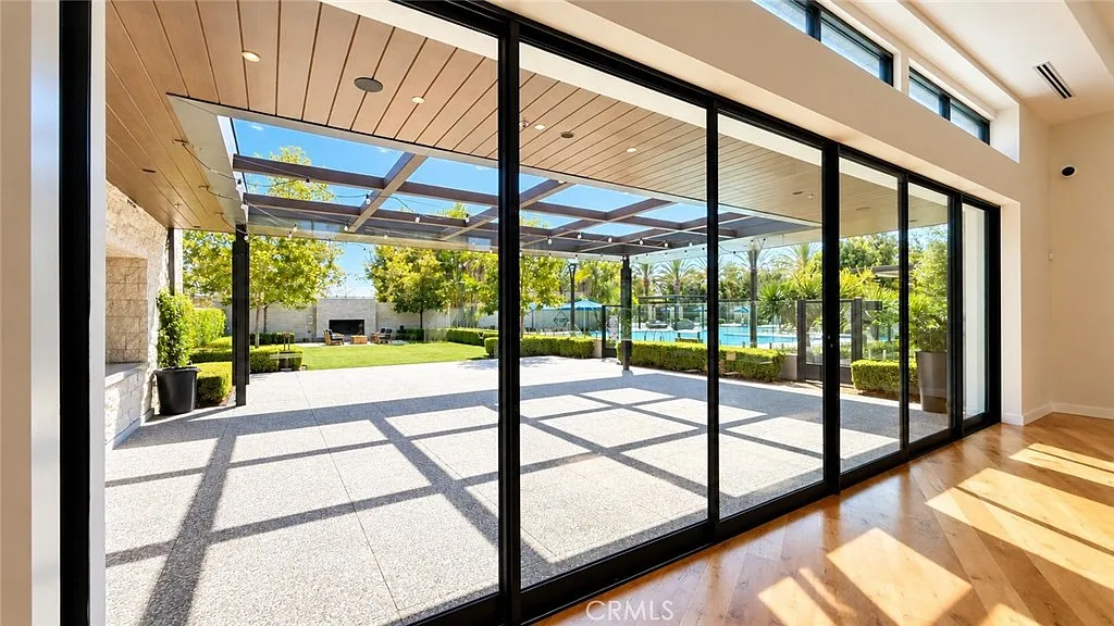 5 bed, 5.5 bath, 5200 sqft, $13,000 — Photo 4