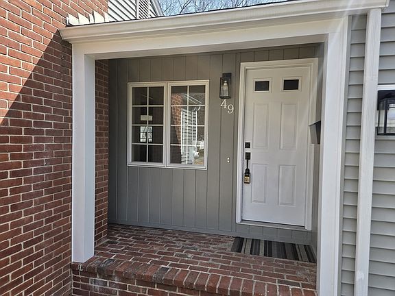 2nd image of 49 Yarmouth St