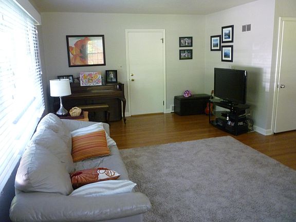 4th image of 4449 N Sheffield Ave