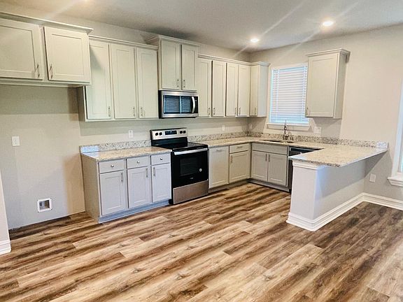 5th image of 2305 Bourland St