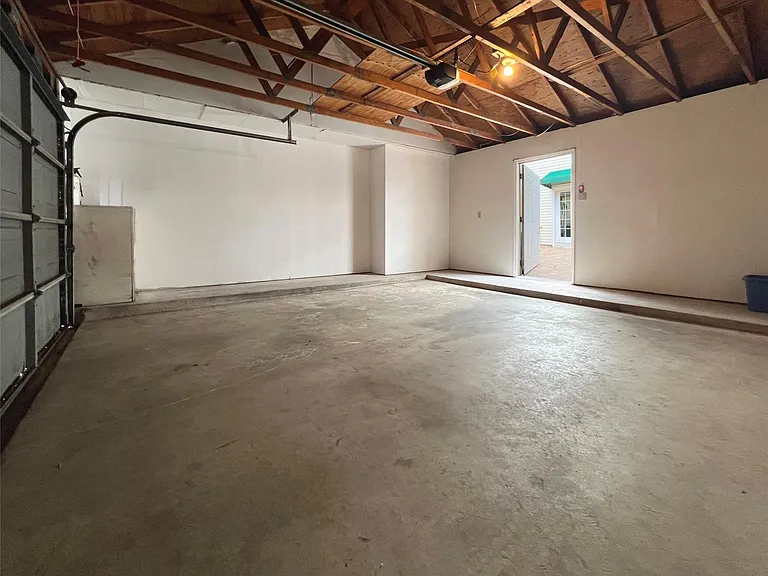 3300 Bellefontaine St #2 — Photo 24