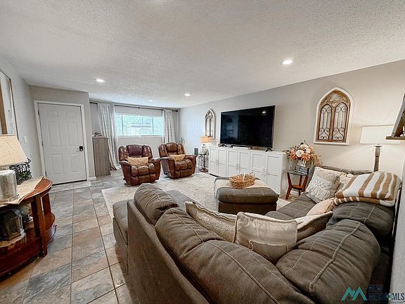 3rd image of 2206 Mountain View Dr