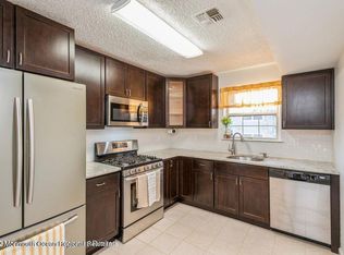 197 Tulip Ln, Freehold, NJ 07728