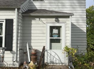 709 S Pine St, Weyauwega, WI 54983