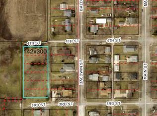 213 3rd St, Maxwell, IA 50161