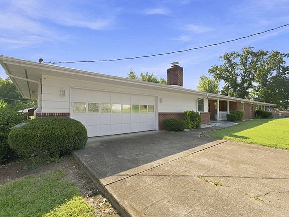 3rd image of 903 Cliff Dr & 908 Sunshine St.