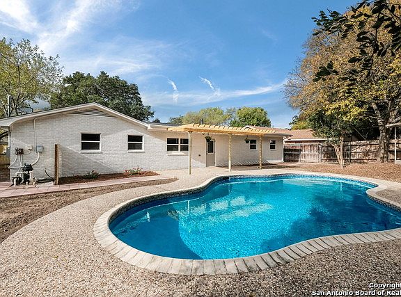 4th image of 152 Trillium Ln
