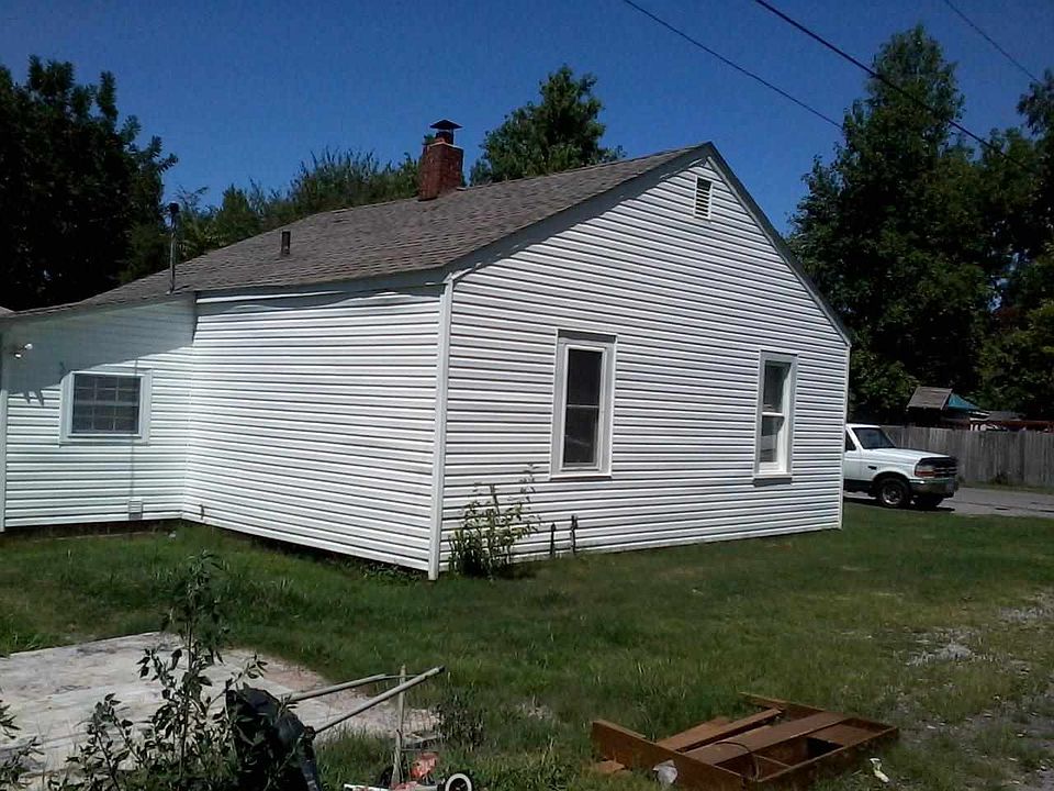 2nd image of 415 Warner St