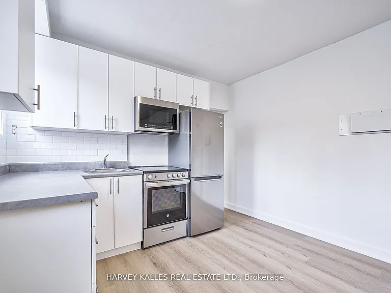 1046 Bathurst St #2 — Photo 14