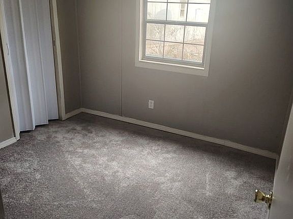 5th image of 2205 Green Acres Rd #9