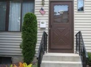 418 Country Club Ln, Pomona, NY 10970